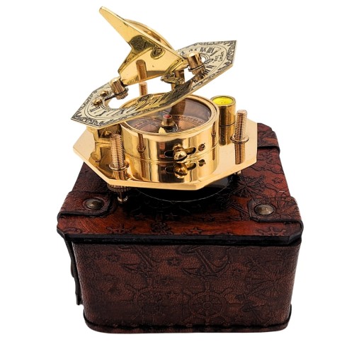 Mosiężny Kompas Retro w Skórzanym Etui – Symbol Przygody i Stylu  (2).jpg
