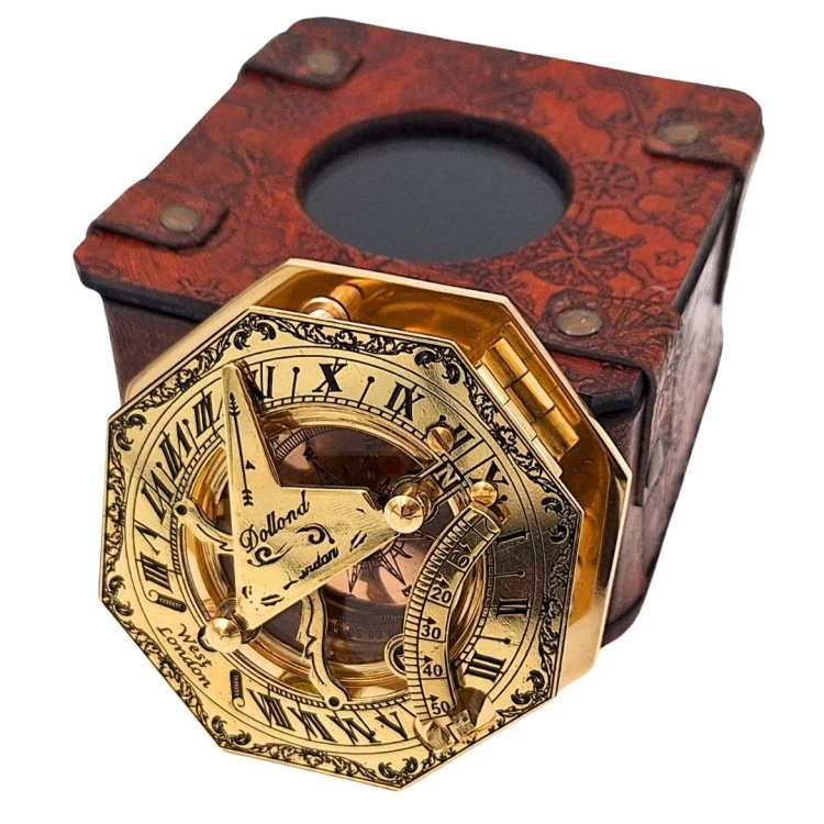 Mosiężny Kompas Retro w Skórzanym Etui – Symbol Przygody i Stylu  (3).jpg