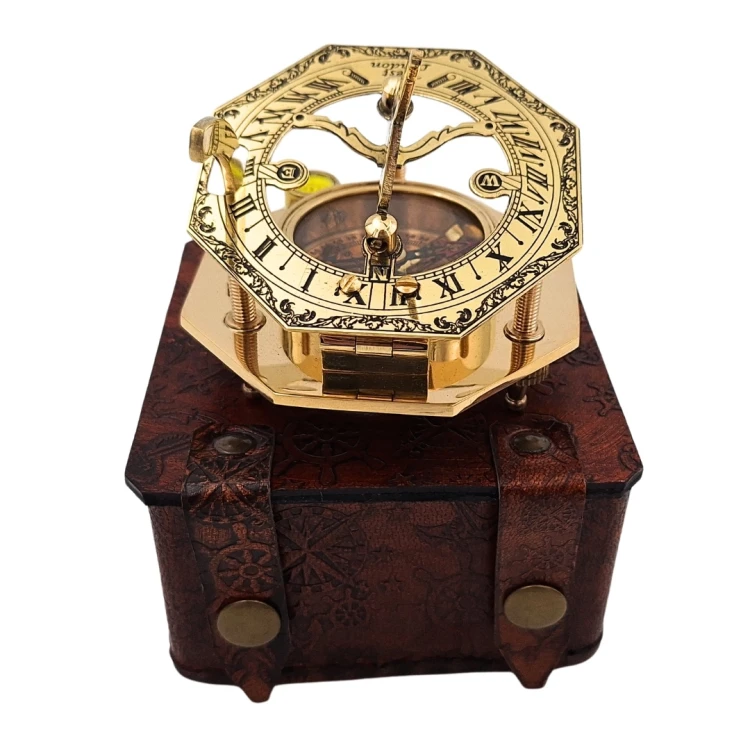 Mosiężny Kompas Retro w Skórzanym Etui – Symbol Przygody i Stylu  (5).jpg