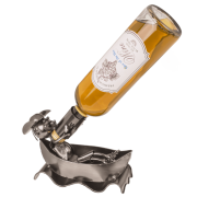Metalowy stojak na wino – zabawna figurka „Winko w wannie”  (3).png