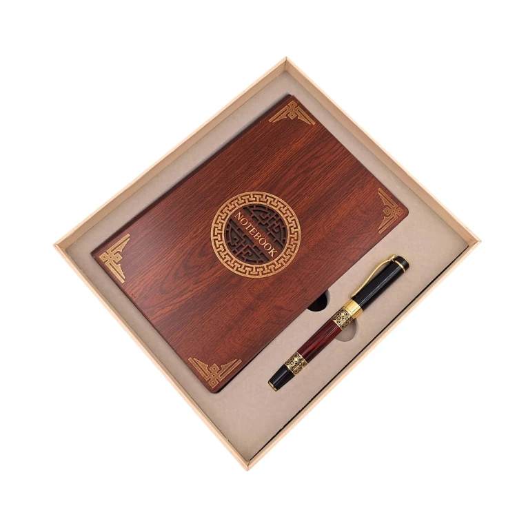 Zestaw prezentowy Premium – drewniany notes A5 i elegancki długopis  (3).jpg