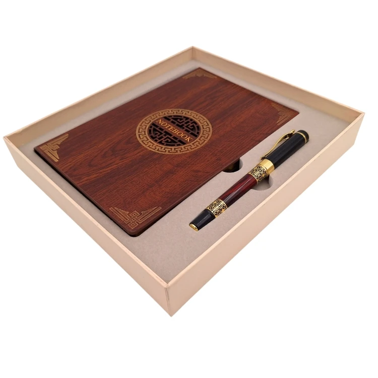 Zestaw prezentowy Premium – drewniany notes A5 i elegancki długopis  (4).jpg