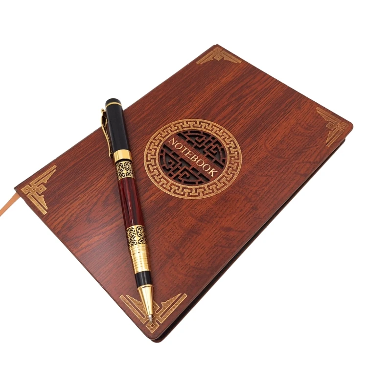 Zestaw prezentowy Premium – drewniany notes A5 i elegancki długopis  (7).jpg