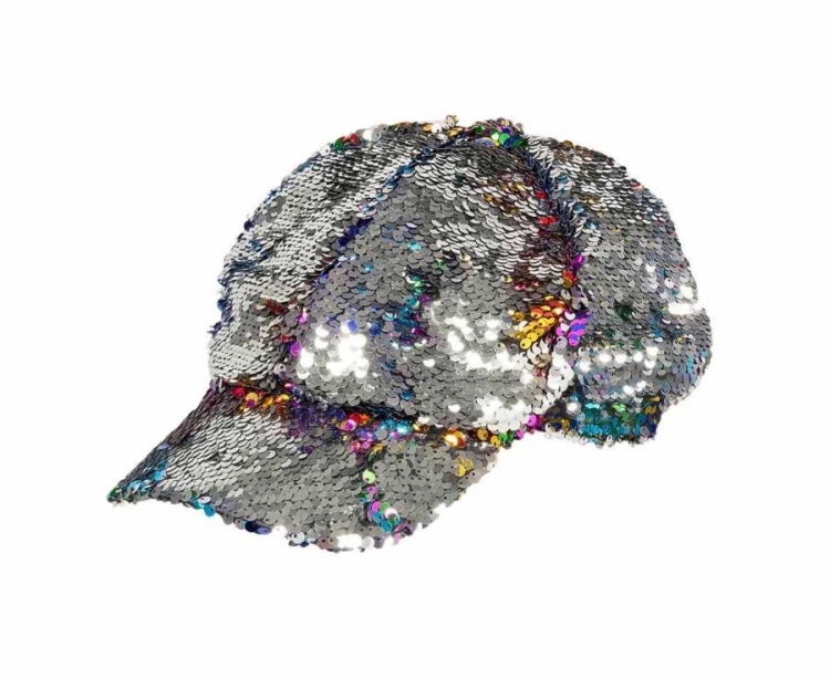 Czapka z daszkiem cekiny tęczowe/srebrne – uniwersalna, imprezowa