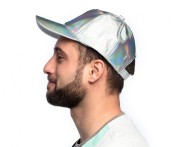 Czapka z daszkiem holograficzna – uniwersalna, efektowna na imprezy