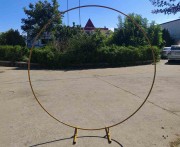 Złoty stelaż koło 200x200 cm – elegancki stojak do dekoracji balonowych