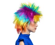 Tęczowa peruka punk – kolorowa fryzura uniwersalna na imprezę