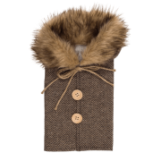 Ubranko na butelkę z futrzanym kołnierzem – świąteczna dekoracja stołu  (3).png