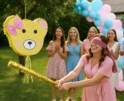 Piniata miś z kokardką – dekoracja i zabawa na dziecięce przyjęcia