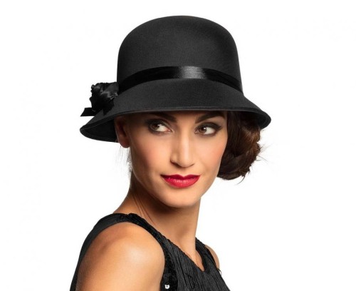 Czarny kapelusz Charleston cloche – styl lat 20. dla eleganckiej kobiety