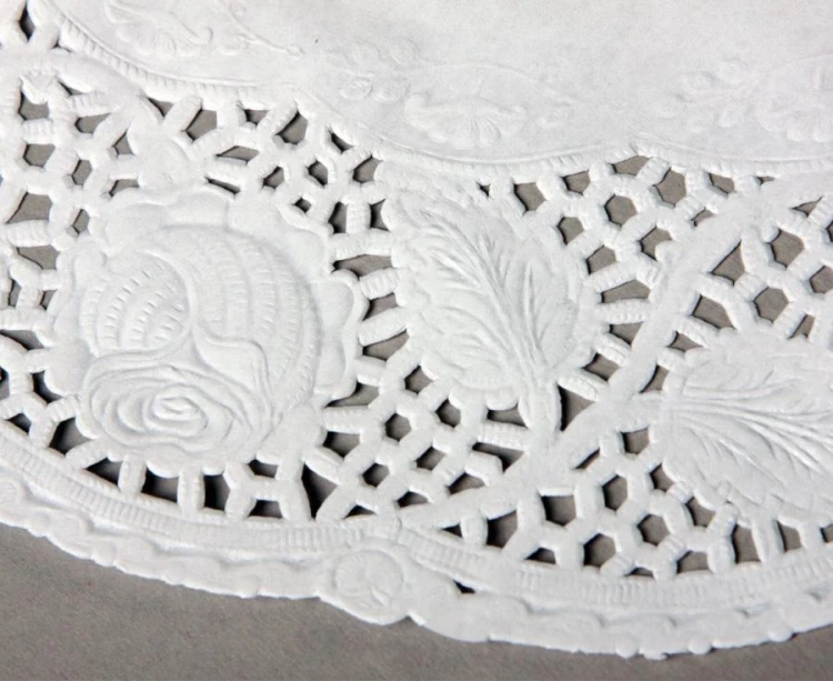 Serwetki papierowe białe 33 cm – eleganckie serwety z koronkowym wzorem