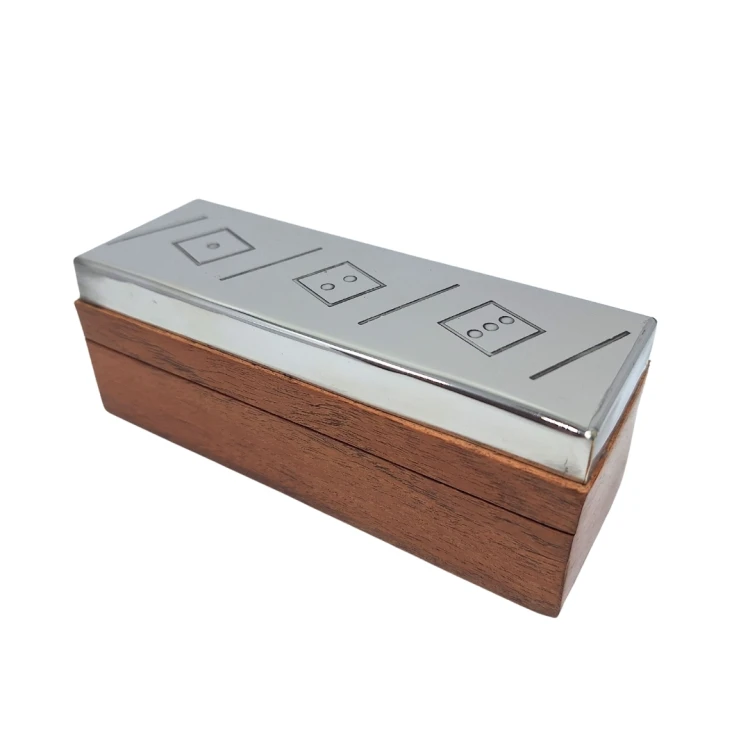 Gra w Kości w Drewnianym Pudełku - Elegancki Zestaw do Gry i Prezent  (1).jpg