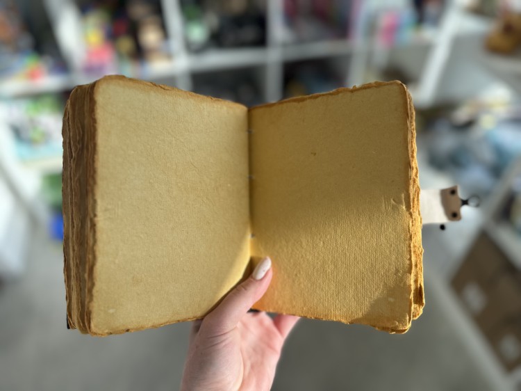 Notes skórzany drzewo środek kartki retro.jpeg