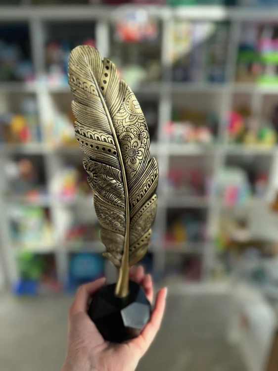 figurka pióro do pisania.jpeg