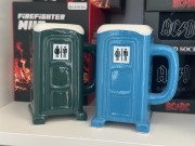 Kubek kibel toi toi dwa wzory kolorystyczne zdjęcie relane.jpeg