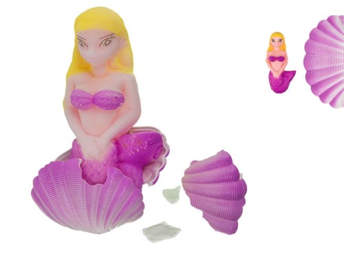 ROSNĄCA SYRENKA Z MUSZELKI WYKLUWA SIĘ Z MUSZLI 1