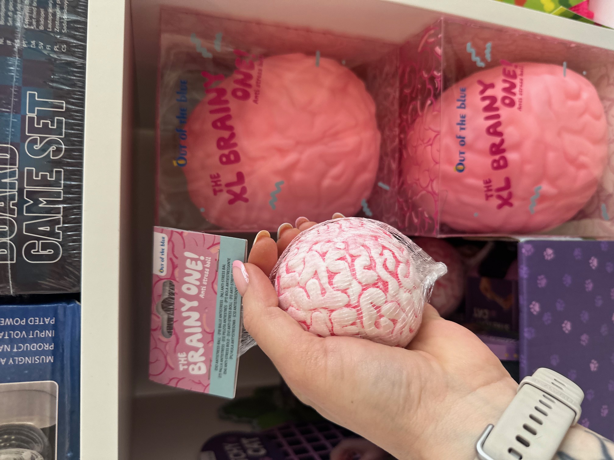 Antystresowy gniotek w kształcie mózgu mieszczący się w dłoni