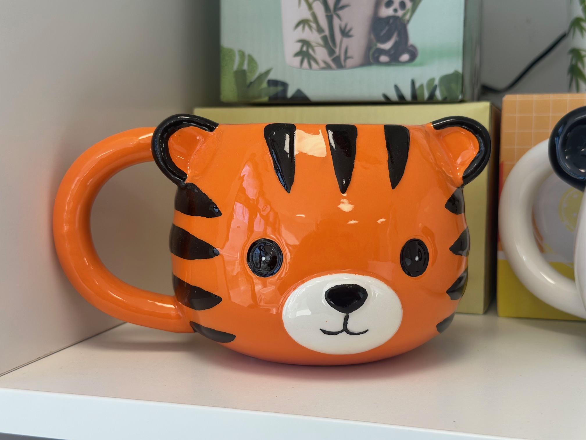 kubek głowa tygryska